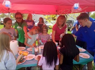 CAL Tennis Teams Up with Local Ministry for Easter Outreach